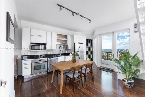 Condo in Miami, Florida, 2 bedrooms № 2083656 - photo 4