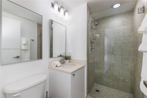 Condo in Miami, Florida, 2 bedrooms № 2083656 - photo 19