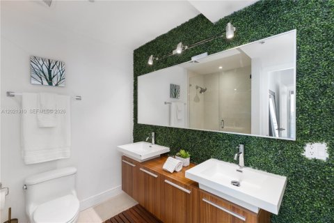 Condo in Miami, Florida, 2 bedrooms № 2083656 - photo 14