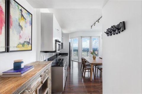 Condo in Miami, Florida, 2 bedrooms № 2083656 - photo 23
