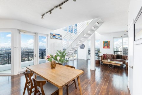 Condo in Miami, Florida, 2 bedrooms  № 2083656