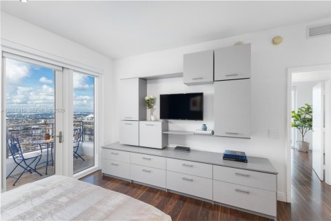 Condo in Miami, Florida, 2 bedrooms № 2083656 - photo 13