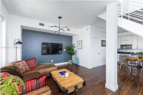 Condo in Miami, Florida, 2 bedrooms № 2083656 - photo 3