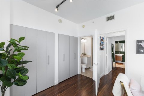 Condo in Miami, Florida, 2 bedrooms № 2083656 - photo 18