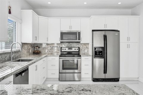 Снять в аренду виллу или дом в Майами-Спрингс, Флорида 4 спальни, 222.87м2, № 1986056 - фото 25