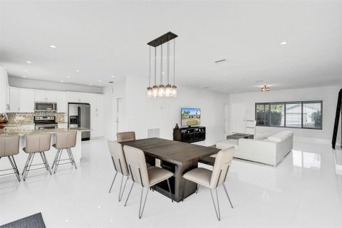 Снять в аренду виллу или дом в Майами-Спрингс, Флорида 4 спальни, 222.87м2, № 1986056 - фото 18