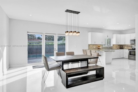 Снять в аренду виллу или дом в Майами-Спрингс, Флорида 4 спальни, 222.87м2, № 1986056 - фото 13