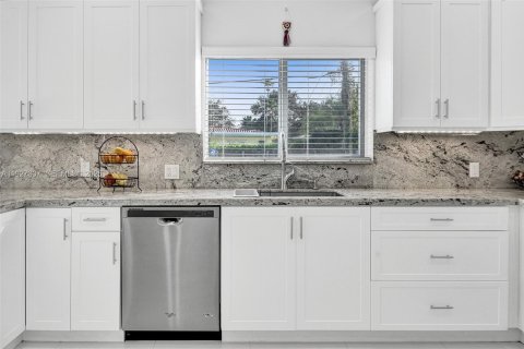 Снять в аренду виллу или дом в Майами-Спрингс, Флорида 4 спальни, 222.87м2, № 1986056 - фото 27