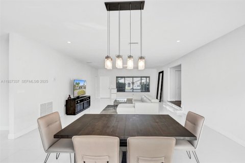 Снять в аренду виллу или дом в Майами-Спрингс, Флорида 4 спальни, 222.87м2, № 1986056 - фото 20