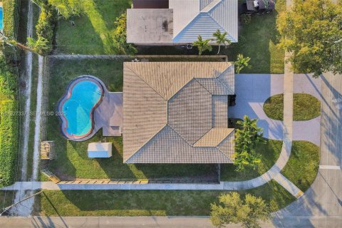 Снять в аренду виллу или дом в Майами-Спрингс, Флорида 4 спальни, 222.87м2, № 1986056 - фото 30