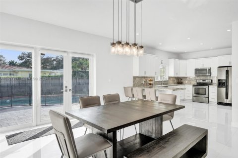 Снять в аренду виллу или дом в Майами-Спрингс, Флорида 4 спальни, 222.87м2, № 1986056 - фото 15