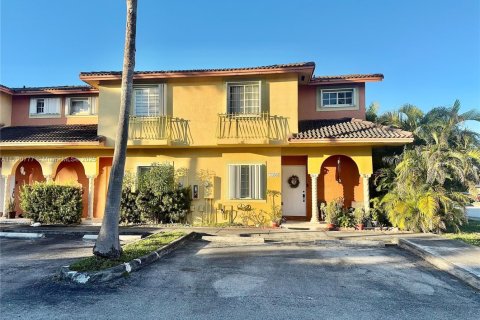 Touwnhouse à vendre à Miami, Floride: 3 chambres, 97.55 m2 № 1985281 - photo 1
