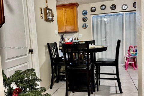 Touwnhouse à vendre à Miami, Floride: 3 chambres, 97.55 m2 № 1985281 - photo 23