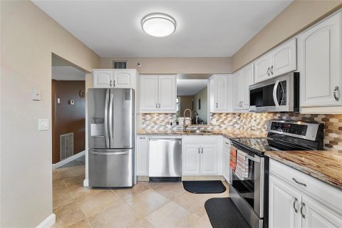 Copropriété à vendre à Deerfield Beach, Floride: 1 chambre, 86.4 m2 № 2261243 - photo 17