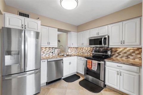 Copropriété à vendre à Deerfield Beach, Floride: 1 chambre, 86.4 m2 № 2261243 - photo 16