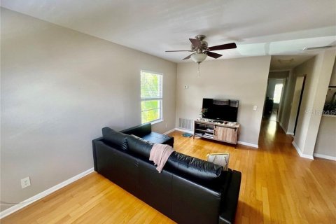 Condominio en alquiler en Tampa, Florida, 2 dormitorios, 82.13 m2 № 2220988 - foto 3