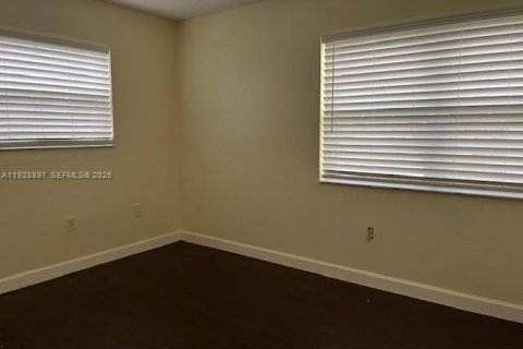 Снять в аренду виллу или дом в Санрайз, Флорида 2 спальни, 88.44м2, № 1987861 - фото 8