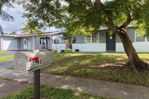 Снять в аренду виллу или дом в Санрайз, Флорида 2 спальни, 88.44м2, № 1987861 - фото 1