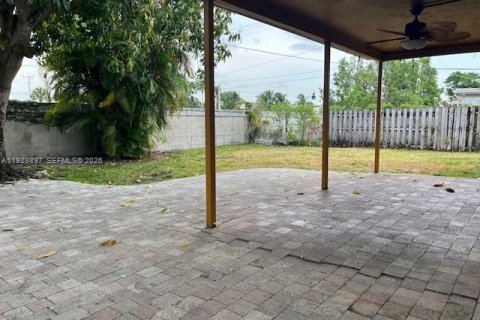 Villa ou maison à louer à Sunrise, Floride: 2 chambres, 88.44 m2 № 1987861 - photo 12