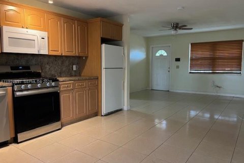 Снять в аренду виллу или дом в Санрайз, Флорида 2 спальни, 88.44м2, № 1987861 - фото 4