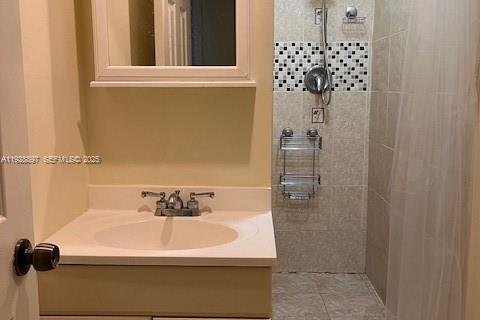 Снять в аренду виллу или дом в Санрайз, Флорида 2 спальни, 88.44м2, № 1987861 - фото 9