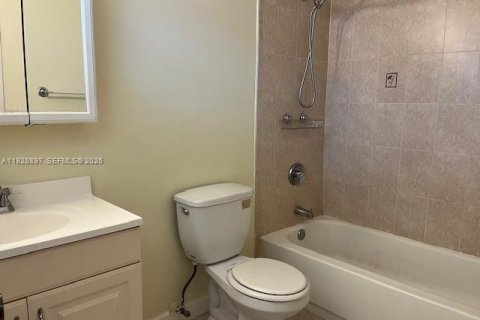 Снять в аренду виллу или дом в Санрайз, Флорида 2 спальни, 88.44м2, № 1987861 - фото 7