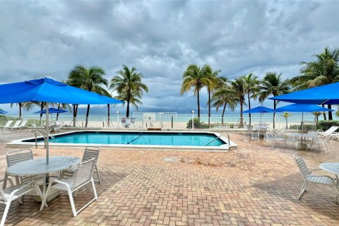 Condominio en venta en Pompano Beach, Florida, 2 dormitorios, 130.06 m2 № 1092278 - foto 1