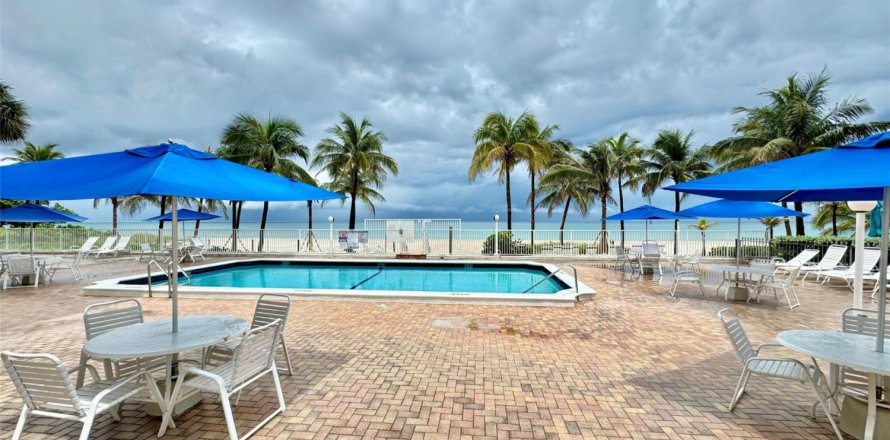 Condominio en Pompano Beach, Florida, 2 dormitorios  № 1092278