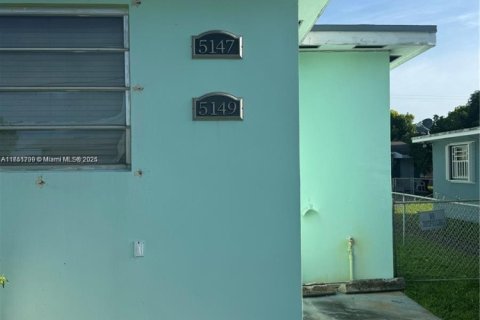 Propiedad comercial en venta en Miami, Florida, 217.95 m2 № 1859942 - foto 5