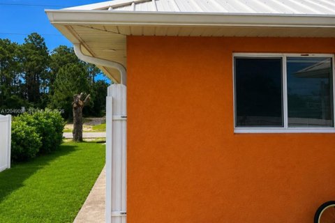 House in Lehigh Acres, Florida 4 bedrooms № 2261870 - photo 13