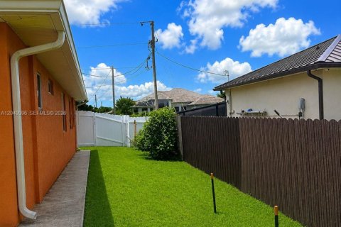 House in Lehigh Acres, Florida 4 bedrooms № 2261870 - photo 14