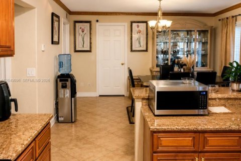 House in Lehigh Acres, Florida 4 bedrooms № 2261870 - photo 4