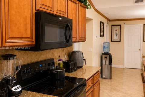 House in Lehigh Acres, Florida 4 bedrooms № 2261870 - photo 8