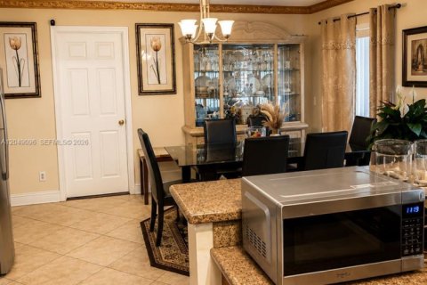 House in Lehigh Acres, Florida 4 bedrooms № 2261870 - photo 7