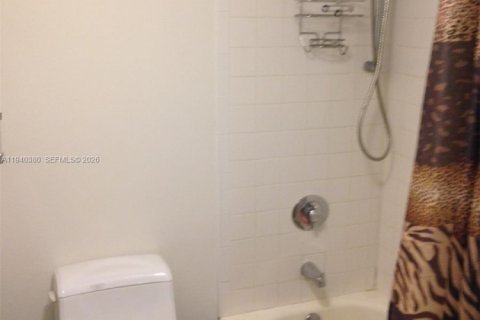 Copropriété à louer à Sunny Isles Beach, Floride: 1 chambre, 71.26 m2 № 1998207 - photo 12