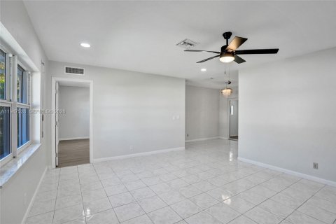 Villa ou maison à vendre à Deerfield Beach, Floride: 3 chambres, 102.56 m2 № 2004063 - photo 10