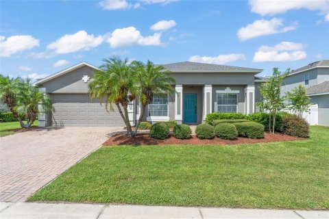 House in Winter Garden, Florida 4 bedrooms, 176.89 sq.m. № 1901487 - photo 1