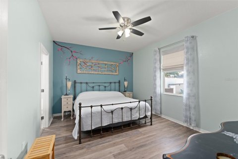 House in Winter Garden, Florida 4 bedrooms, 176.89 sq.m. № 1901487 - photo 17