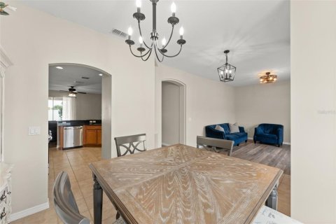 House in Winter Garden, Florida 4 bedrooms, 176.89 sq.m. № 1901487 - photo 6