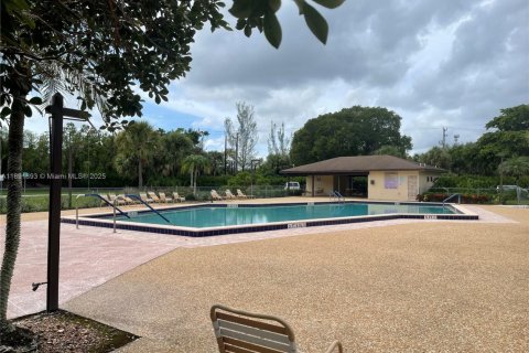 Condo in Pembroke Pines, Florida, 2 bedrooms  № 1944144 - photo 8