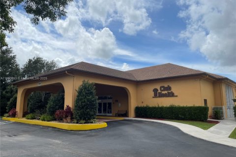Condo in Pembroke Pines, Florida, 2 bedrooms  № 1944144 - photo 5