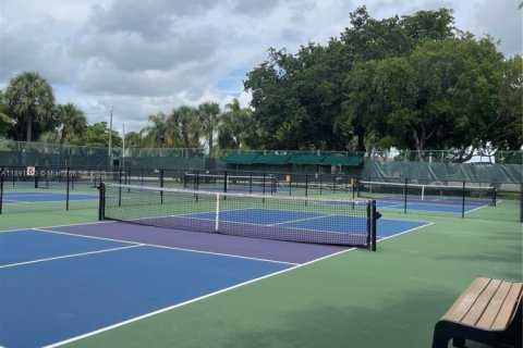 Condo in Pembroke Pines, Florida, 2 bedrooms  № 1944144 - photo 6