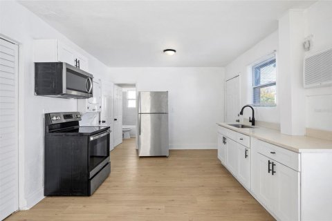 Immobilier commercial à vendre à Saint Petersburg, Floride: 8 chambres, 197.7 m2 № 2211037 - photo 5