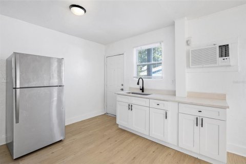 Immobilier commercial à vendre à Saint Petersburg, Floride: 8 chambres, 197.7 m2 № 2211037 - photo 7