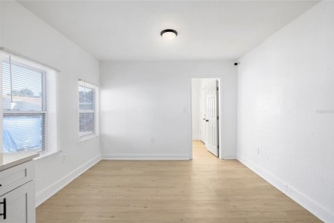 Immobilier commercial à vendre à Saint Petersburg, Floride: 8 chambres, 197.7 m2 № 2211037 - photo 8