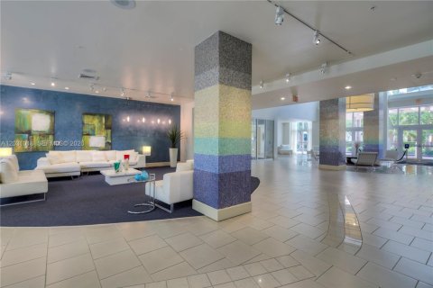 Condominio en alquiler en Miami, Florida, 2 dormitorios, 121.05 m2 № 2250021 - foto 22