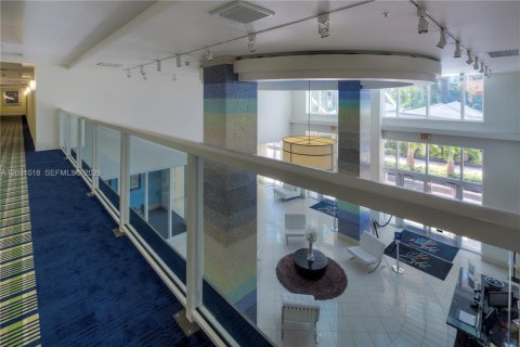 Condominio en alquiler en Miami, Florida, 2 dormitorios, 121.05 m2 № 2250021 - foto 23