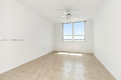 Condominio en alquiler en Miami, Florida, 2 dormitorios, 121.05 m2 № 2250021 - foto 10