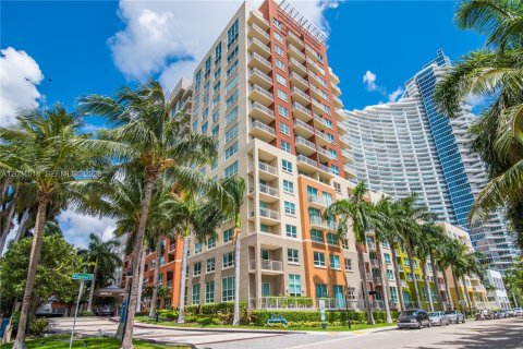 Condominio en alquiler en Miami, Florida, 2 dormitorios, 121.05 m2 № 2250021 - foto 12
