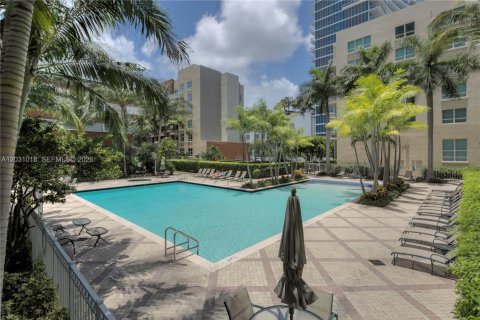 Condominio en alquiler en Miami, Florida, 2 dormitorios, 121.05 m2 № 2250021 - foto 14